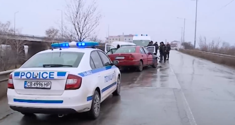 Тежка катастрофа стана в София Лека кола е навлязла в