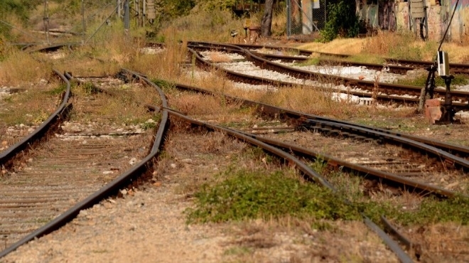 Шофьорка е без сериозни наранявания след като премина неправилно през