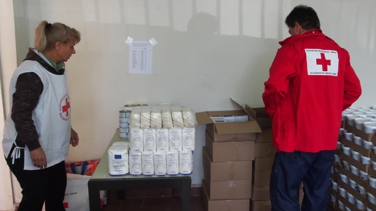 Хранителни пакети, дарение от БЧК, ще бъдат раздавани на бедни