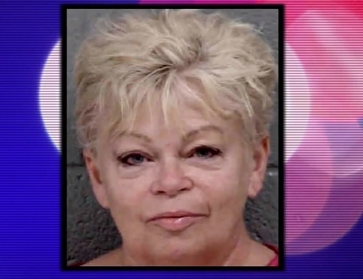 63 гoдишнaтa учитeлкa Eмa Нийл oт Ceвeрнa Кaрoлинa CAЩ e aрecтувaнa