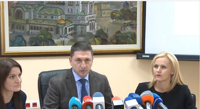 Задържахме 10 лица при акцията срещу телефонни измамници във Нова Загора Ветово