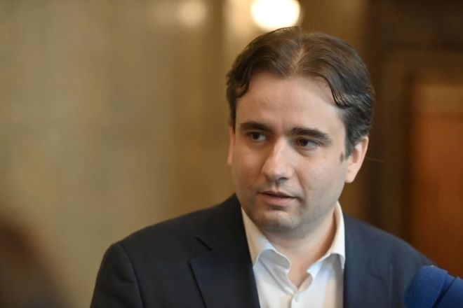 Божидар Божанов: Политическата криза се завръща заради зависимостта на управляващите от Пеевски