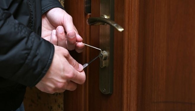 Полицаи издирват апаш опоскал къща във врачанско село съобщиха от