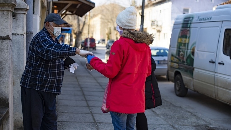 Кризисният център сформиран към Община Мездра изпълни няколко заявки подадени