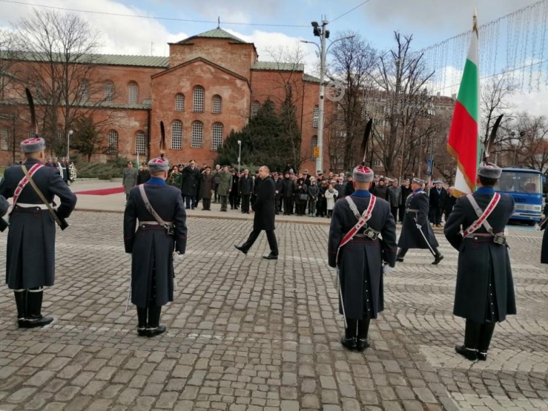 Осветиха бойните знамена на Българската армия