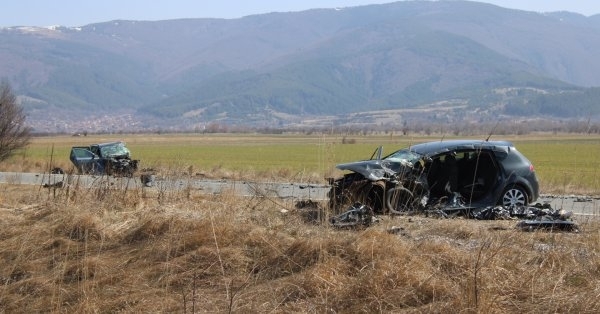 4 ма души загинаха след тежка катастрофа на пътя Пловдив