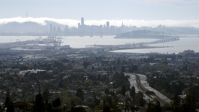 Над половин милион домакинства останаха без ток в Калифорния след