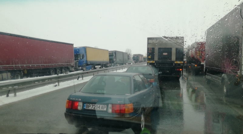 Движението по международен път Е-79 между Мездра и Ботевград е