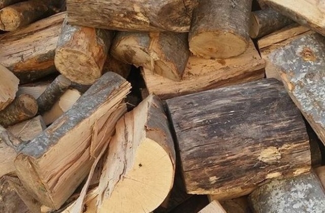 4 кубика дърва за огрев без контролна горска марка и