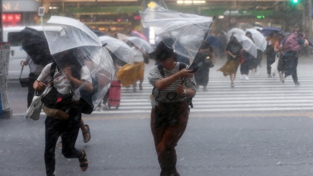Препоръка да се евакуират с оглед наближаващия тайфун Шаншан получиха