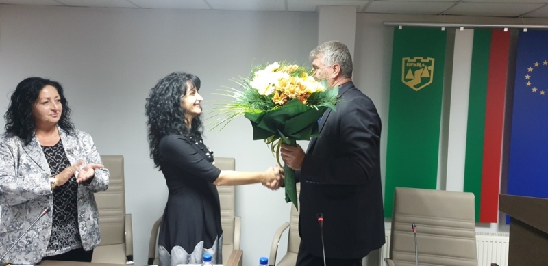 Врачанските общински съветници честитиха рождения ден на главния експерт по