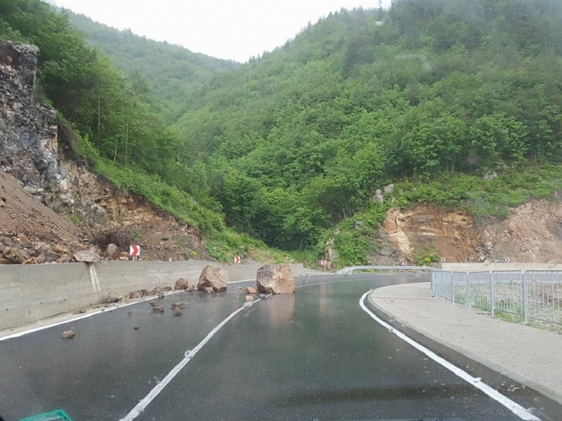 Има опасност от падащи камъни по няколко направления в областите