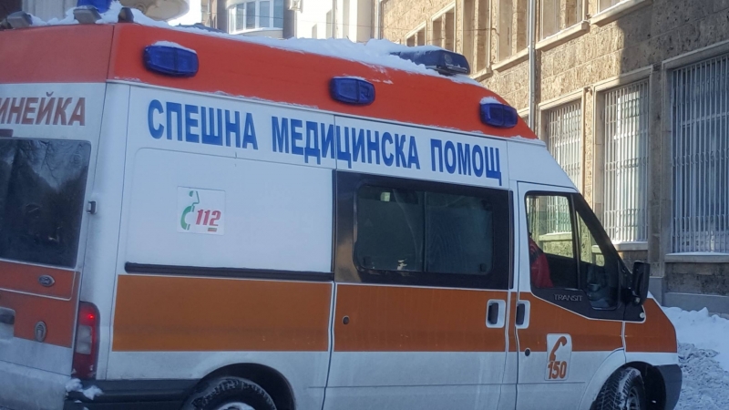 Поне 200 лекари не достигат в спешните центрове в страната