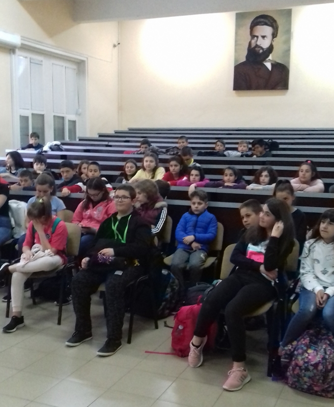 СУ „Христо Ботев“ Враца проведе кампания за превенция трафика на хора и безопасен интернет