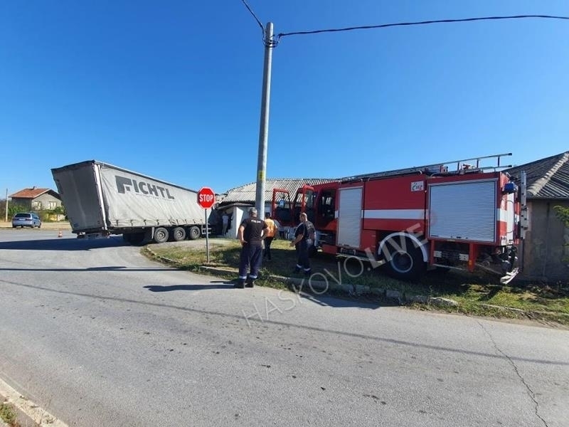 Почина шофьорът на камиона врязал се в постройка в хасковското село Горски