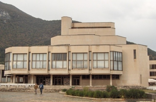 Театърът във Враца навършва 80 години от създаването си На