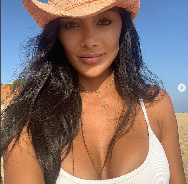 Никол Шерцингер напомни за себе си с провокативна фотосесия Бившата