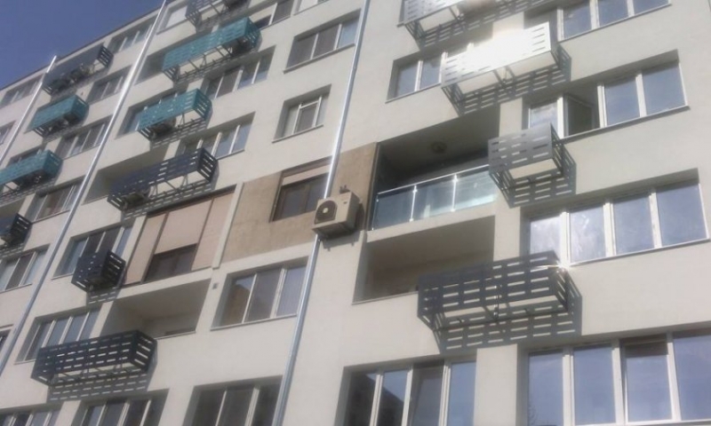 13-годишно момче е скочило от шестия етаж в Пазарджик, пише