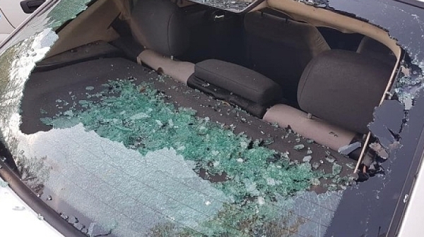Вандал изпотроши две коли в Монтана, полицията го издирва