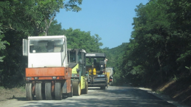 Последният слой асфалт се полага между селата Студено буче Д р