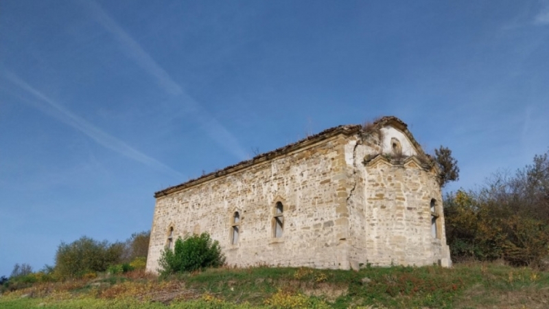 Църквата Свето Възнесение в село Живовци отново може да се