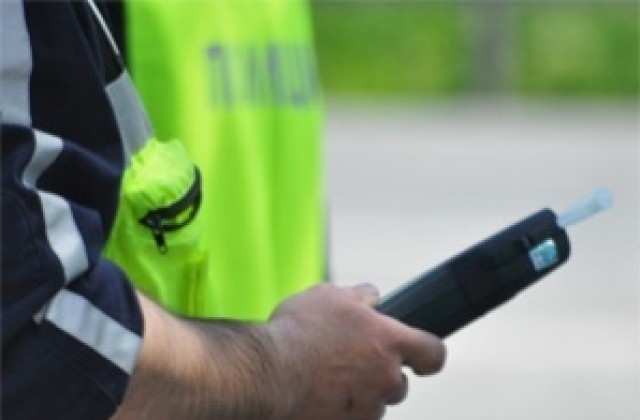 Полицията е заловила пиян шофьор във Враца съобщиха то областната