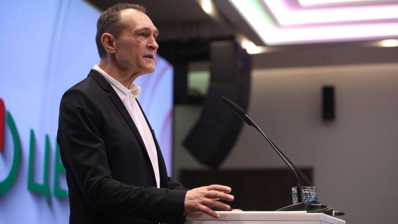 Божков напусна домашния си арест за да обяви новия си