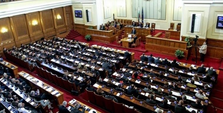 Покрай дебата по декларацията инициирана от ПП с която настояват