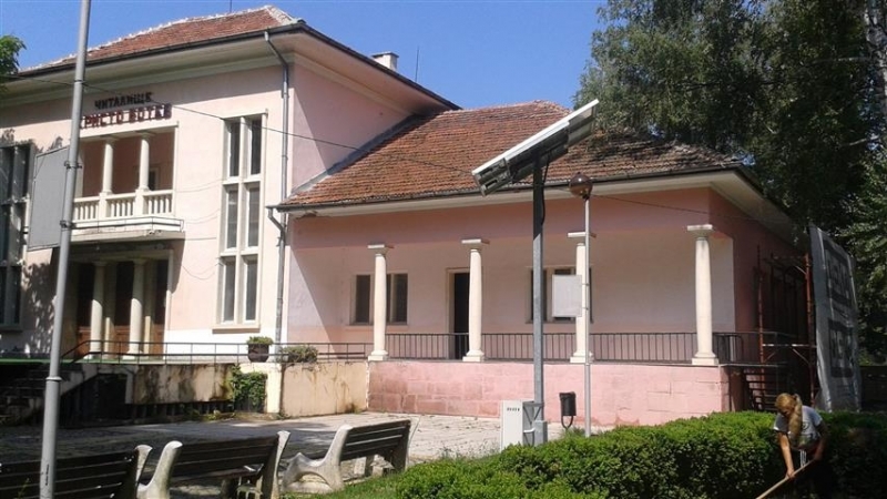 Усилен ремонт тече на читалище Христо Ботев в курортния град