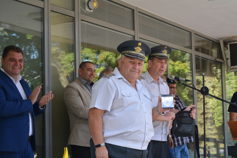 Почетен знак на МВР получи началникът на районната служба по