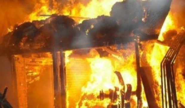 Неизвестен е запалил павилион във Враца съобщиха от полицията На