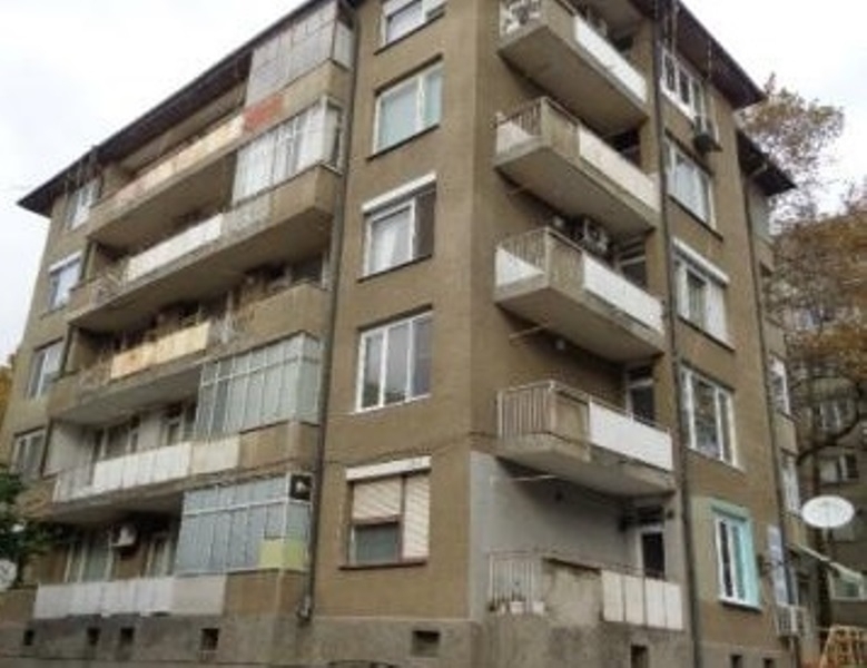 Частен съдебен изпълнител обяви за публична продан двустаен апартамент във