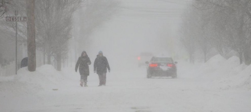 Зимна буря съпътствана от обилен снеговалеж удари източната част на САЩ и Канада Хиляди полети бяха