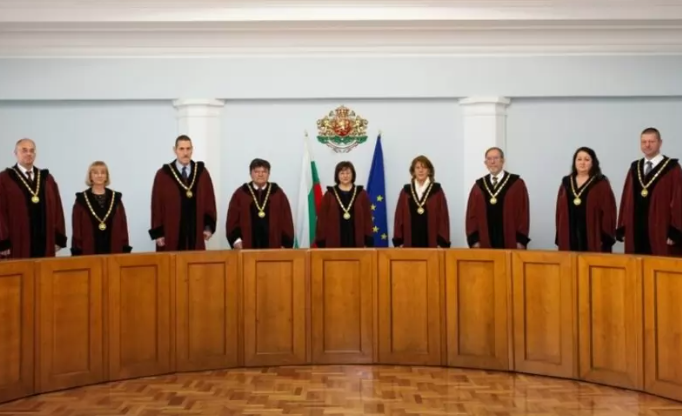 Конституционният съд (КС) единодушно отказа да се занимава с искането