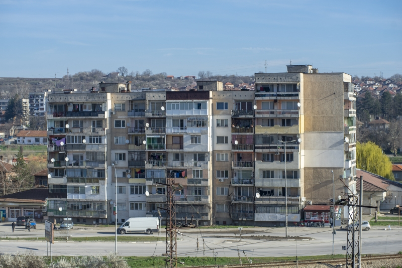 Определиха изпълнителите за санирането на два жилищни блока в Мездра /снимки/