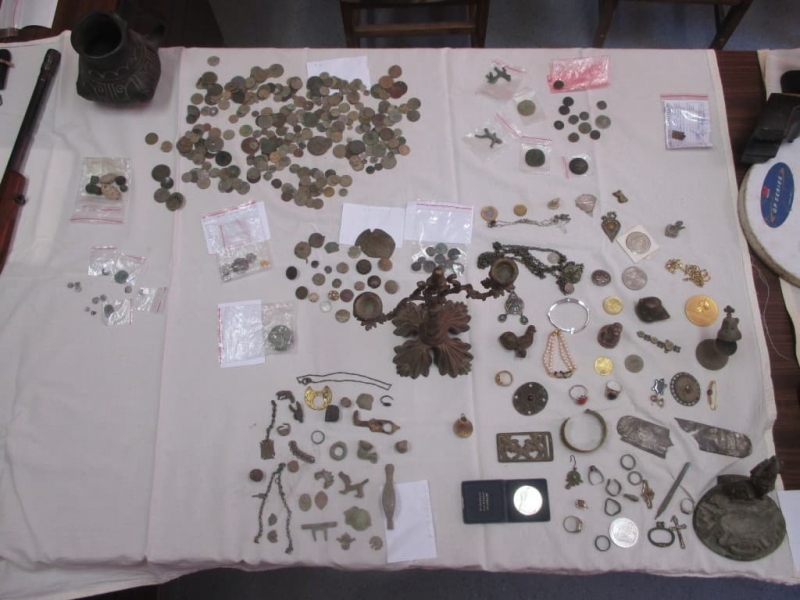 Намериха културно исторически ценности и боеприпаси в къща в Монтанско съобщиха