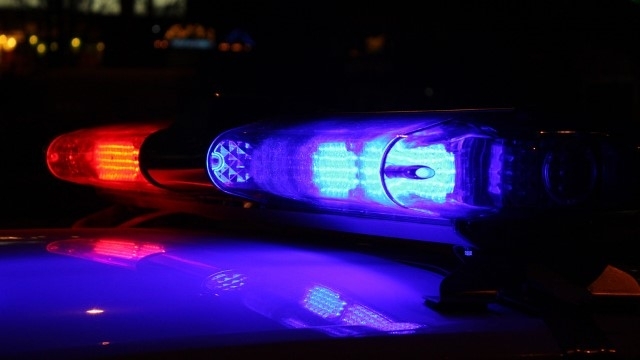 Полицаи са хванали пиян младеж без книжка да дава газ