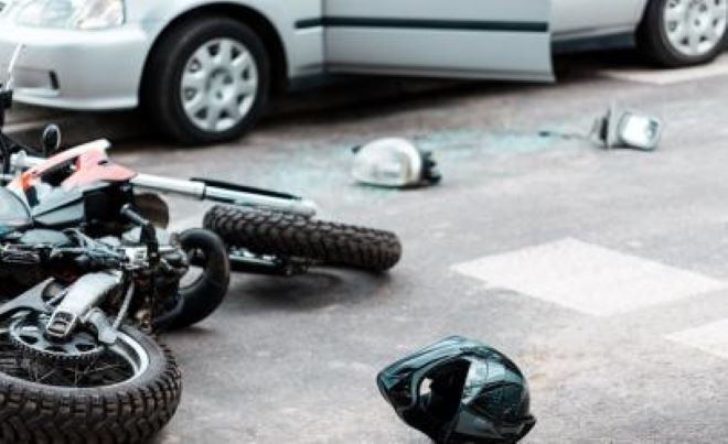 Кола и мотоциклет се натресоха във Врачанско съобщиха от полицията Към
