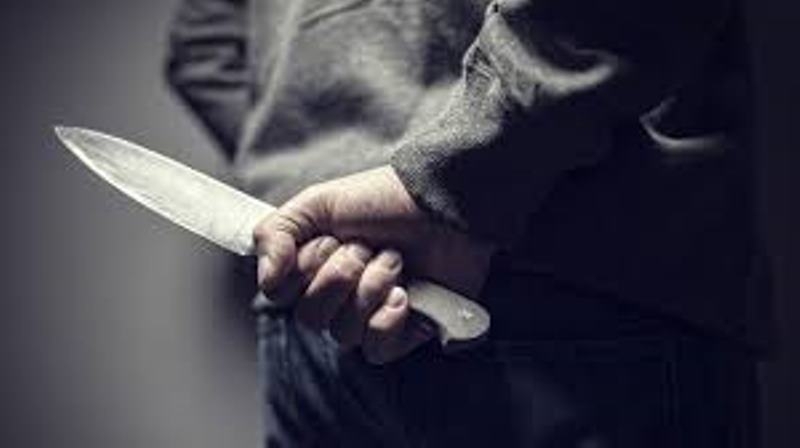 Въоръжен с нож преследва жители на столичен квартал Това не