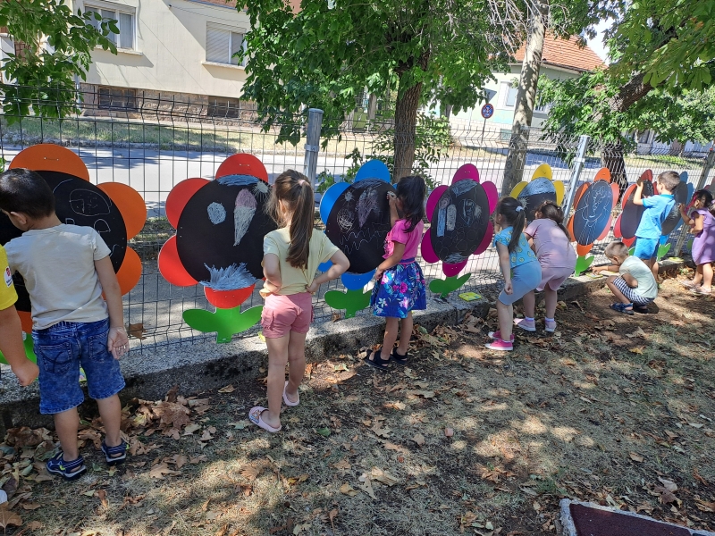 Децата от детска градина Единство творчество красота във Враца се