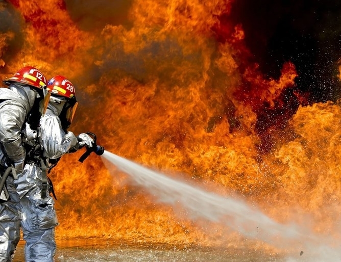 Голям пожар е избухнал снощи в металургичен комбинат Бор в