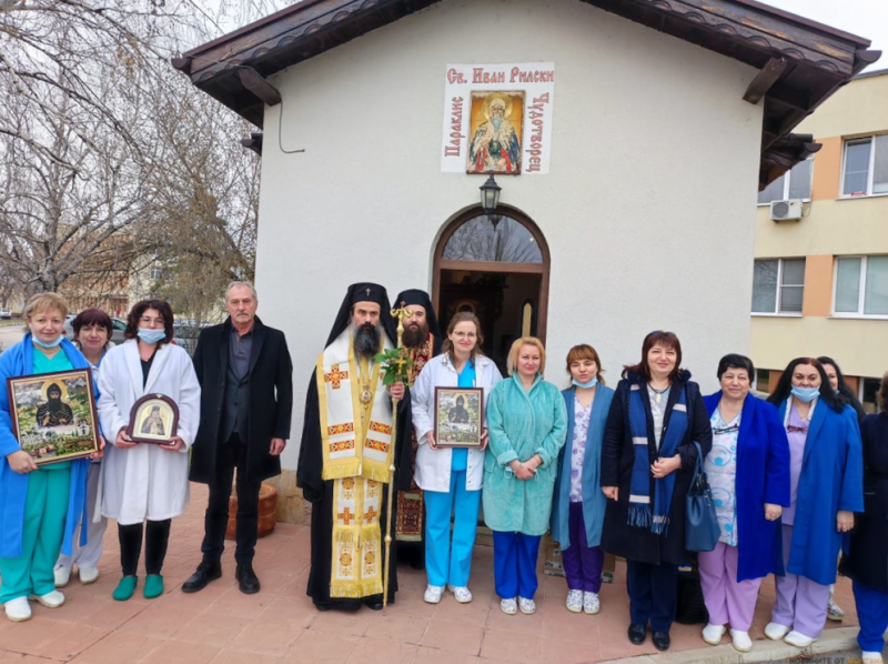 Икони на Свети Лука Кримски и Свети Ромил Видински дариха