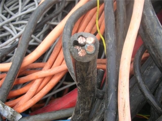 Полицията издирва крадец задигнал 24 метров кабел от гара в монтанското
