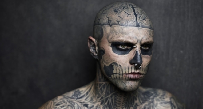 Канадският манекен Рик Дженест известен с прозвището Зомби Бой и участвал в клипа Born