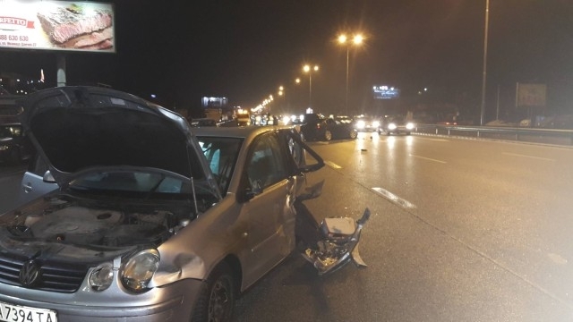 Нощно дрифтене по улиците на Пловдив завърши с тежка катастрофа Два автомобила