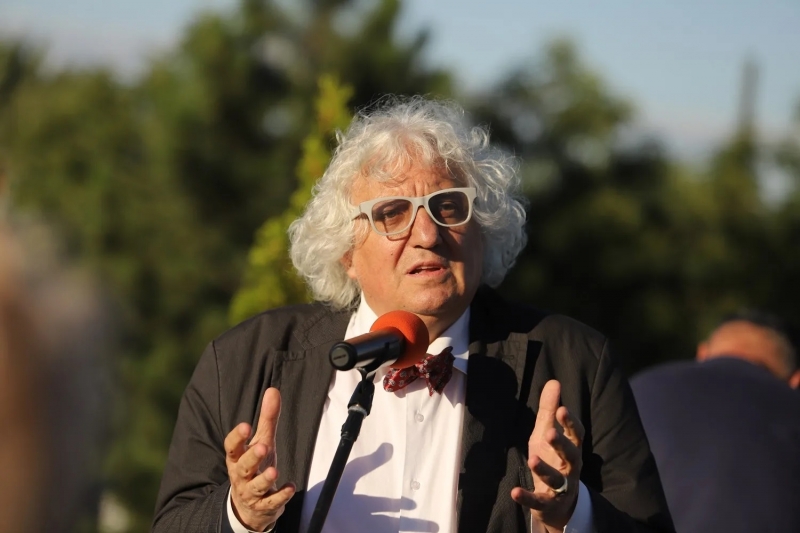 Нашата демокрация макар ръждясала все пак проработва Когато някой натрупа