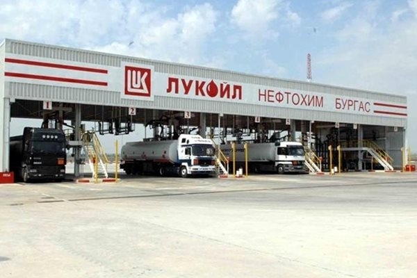 КЗК образува производство срещу „Лукойл Нефтохим Бургас" и „Лукойл-България"