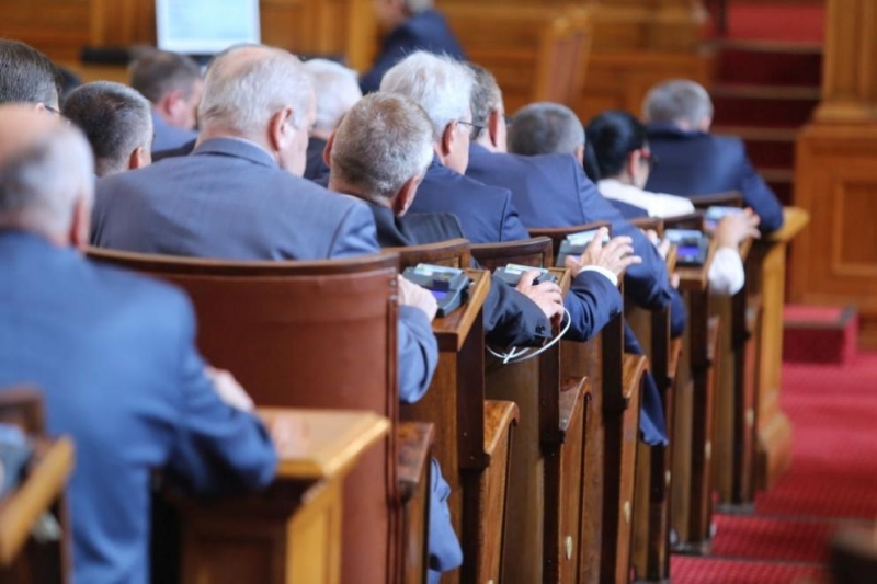 Парламентът прие оставката на Иван Генов, шефът на театъра във Враца ...