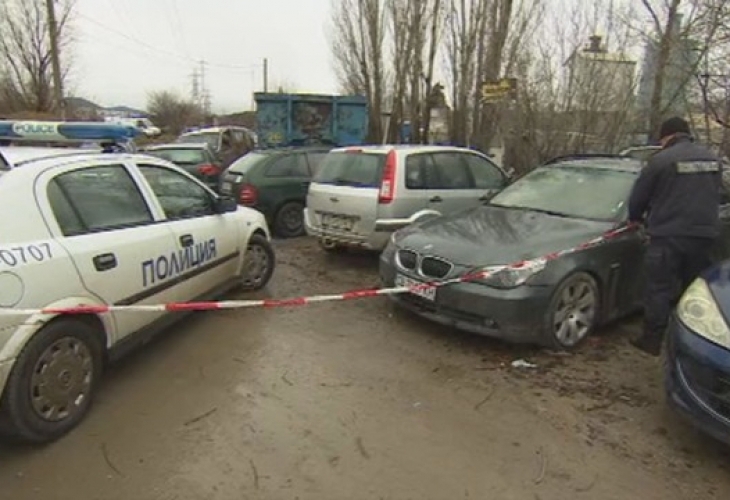 Столични полицаи задържаха четирима мъже в момент на разкомплектоване на