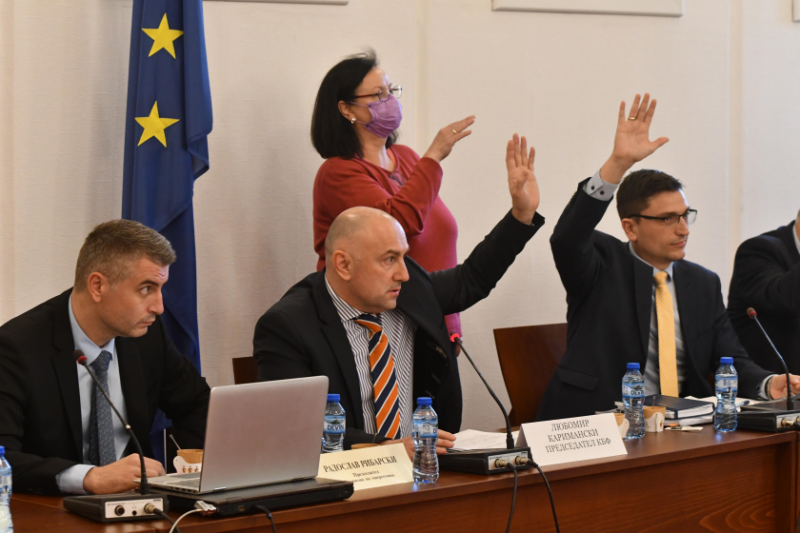 На заседание на парламентарната комисия по енергетика депутатите от комисията